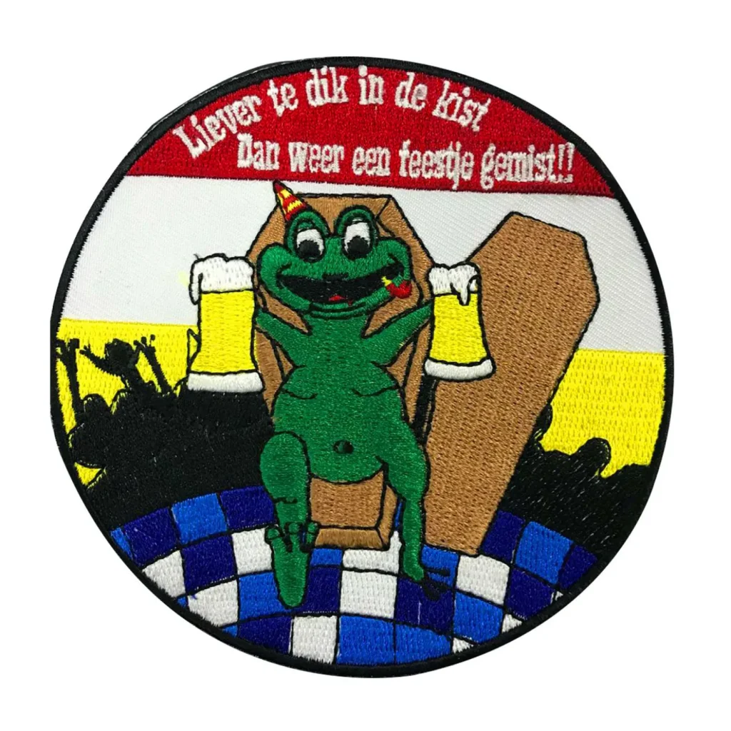 Oeteldonk embleem Liever te Dik in de Kist | strijkembleem carnaval humoristisch carnavalsembleem Oeteldonk rood wit geel